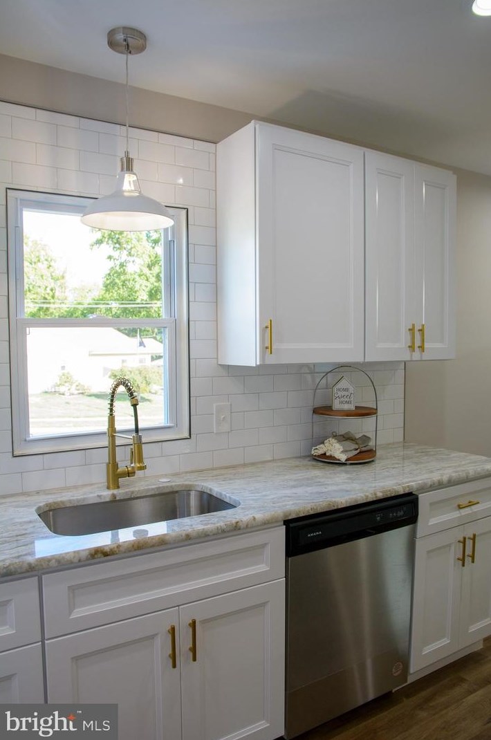 11 Tall Pine Ln, Levittown PA  19054-2201 exterior