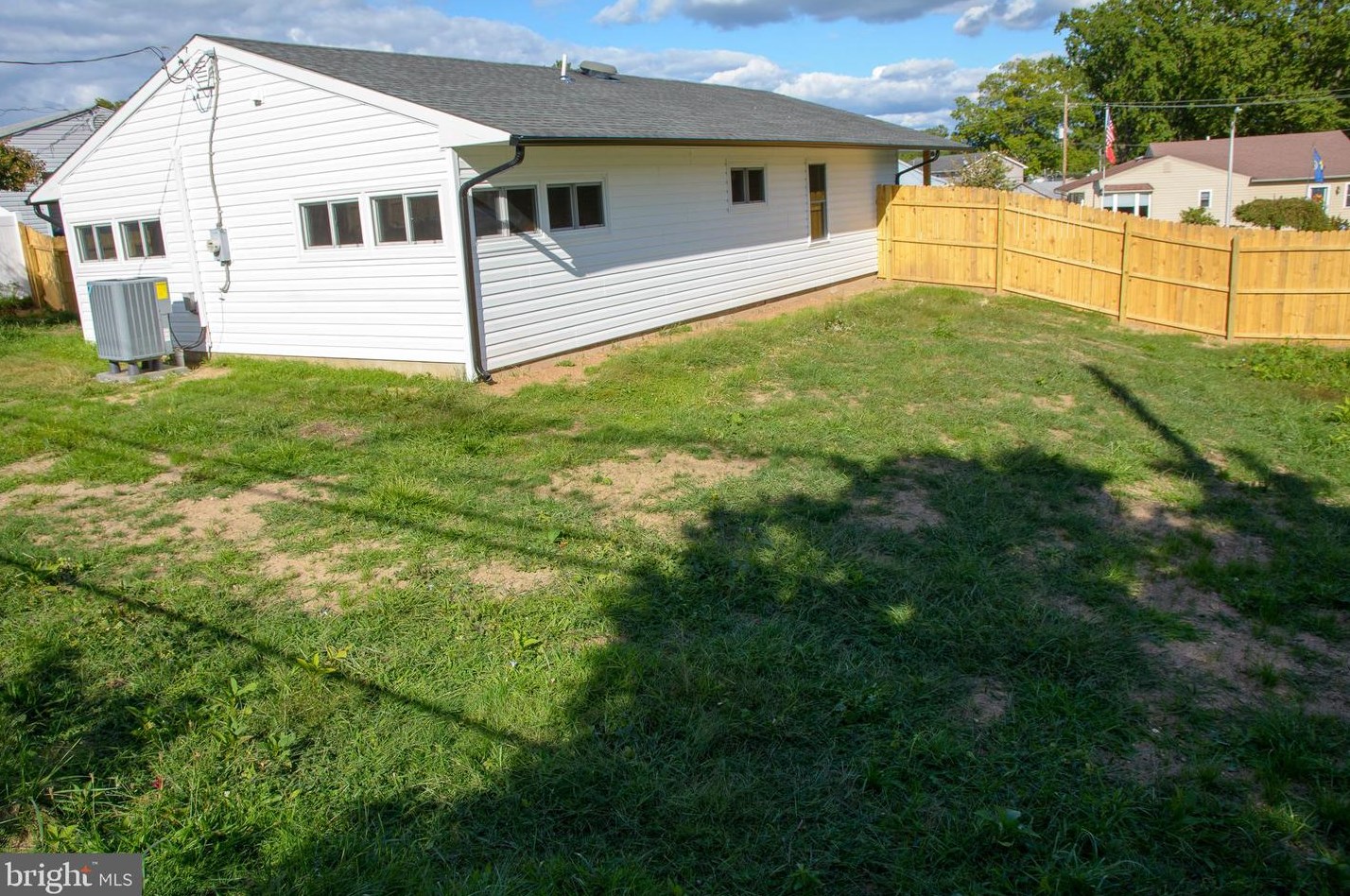 11 Tall Pine Ln, Levittown PA  19054-2201 exterior