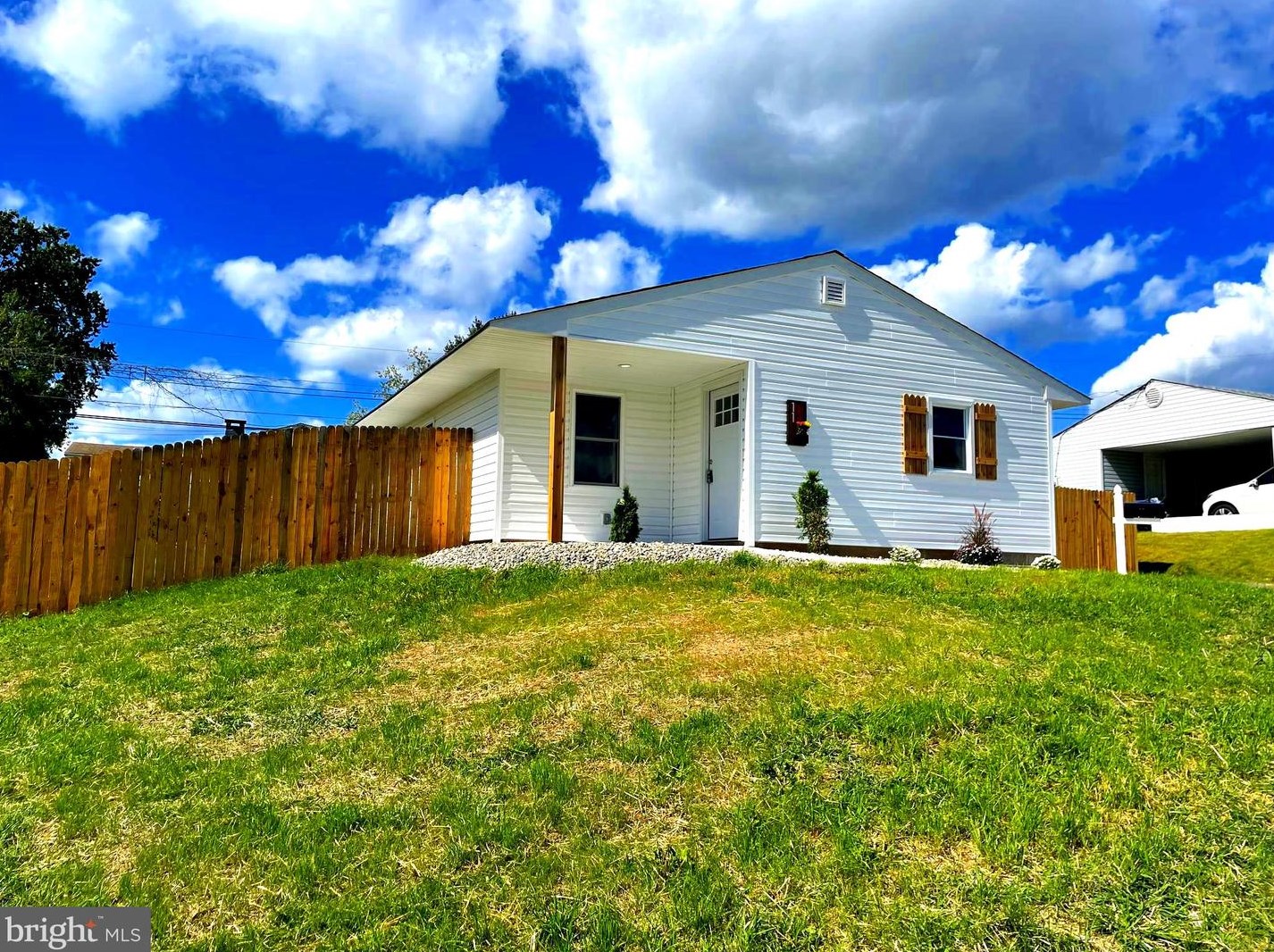 11 Tall Pine Ln, Levittown PA  19054-2201 exterior