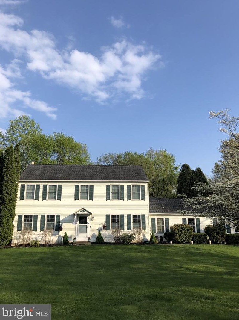 170 Maple Ln, Gardenville, PA