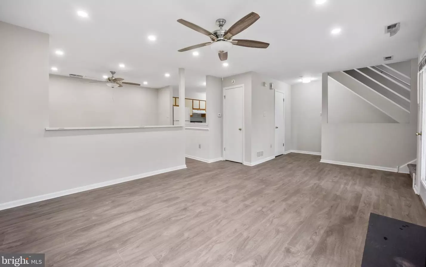 7 Michele Ct, Levittown, PA 19057-3605