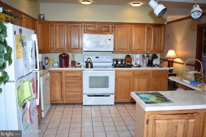 15 Margin Rd, Levittown, PA 19056-3629