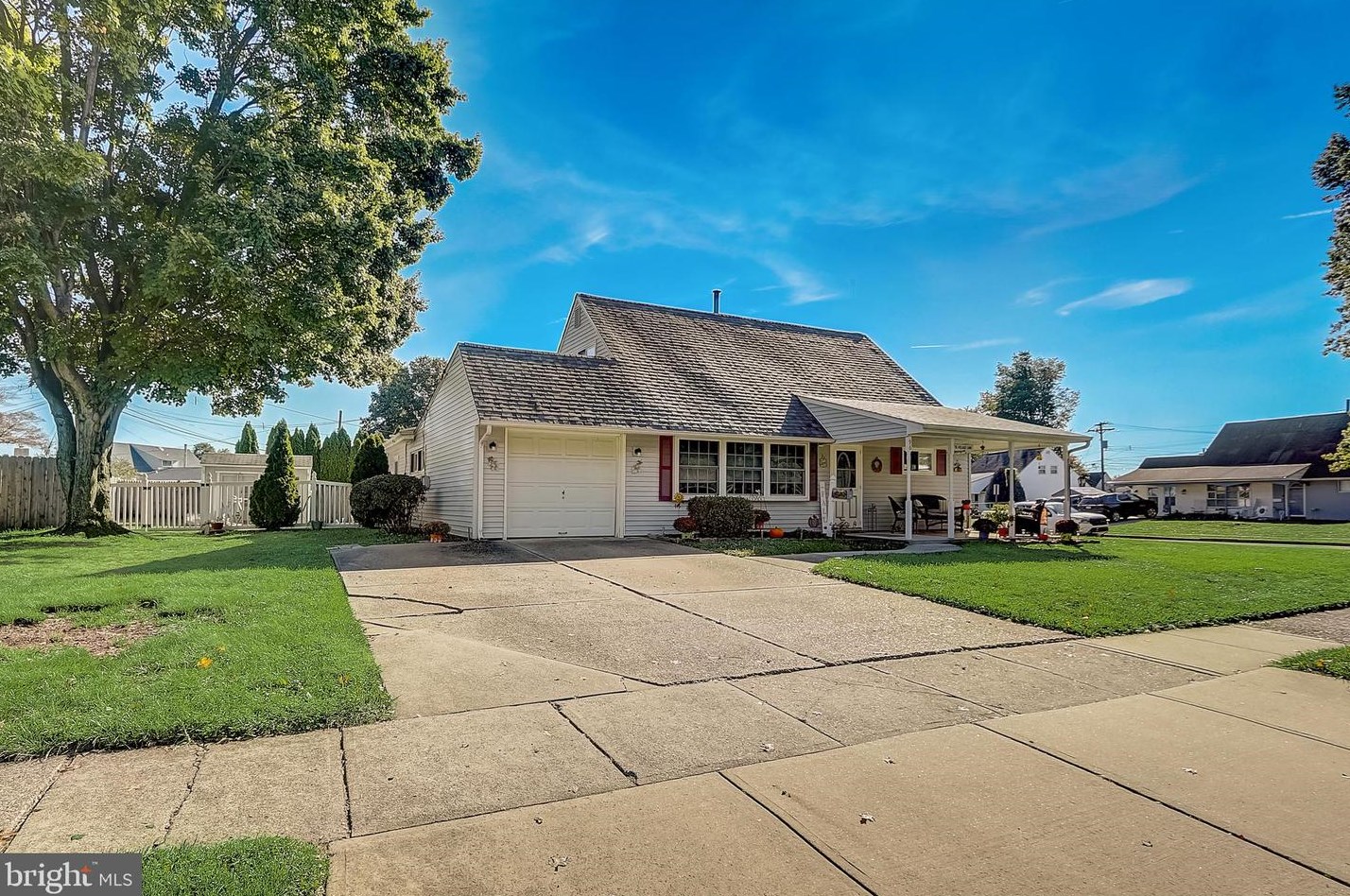 96 Village Ln, Levittown, PA 19054-1224