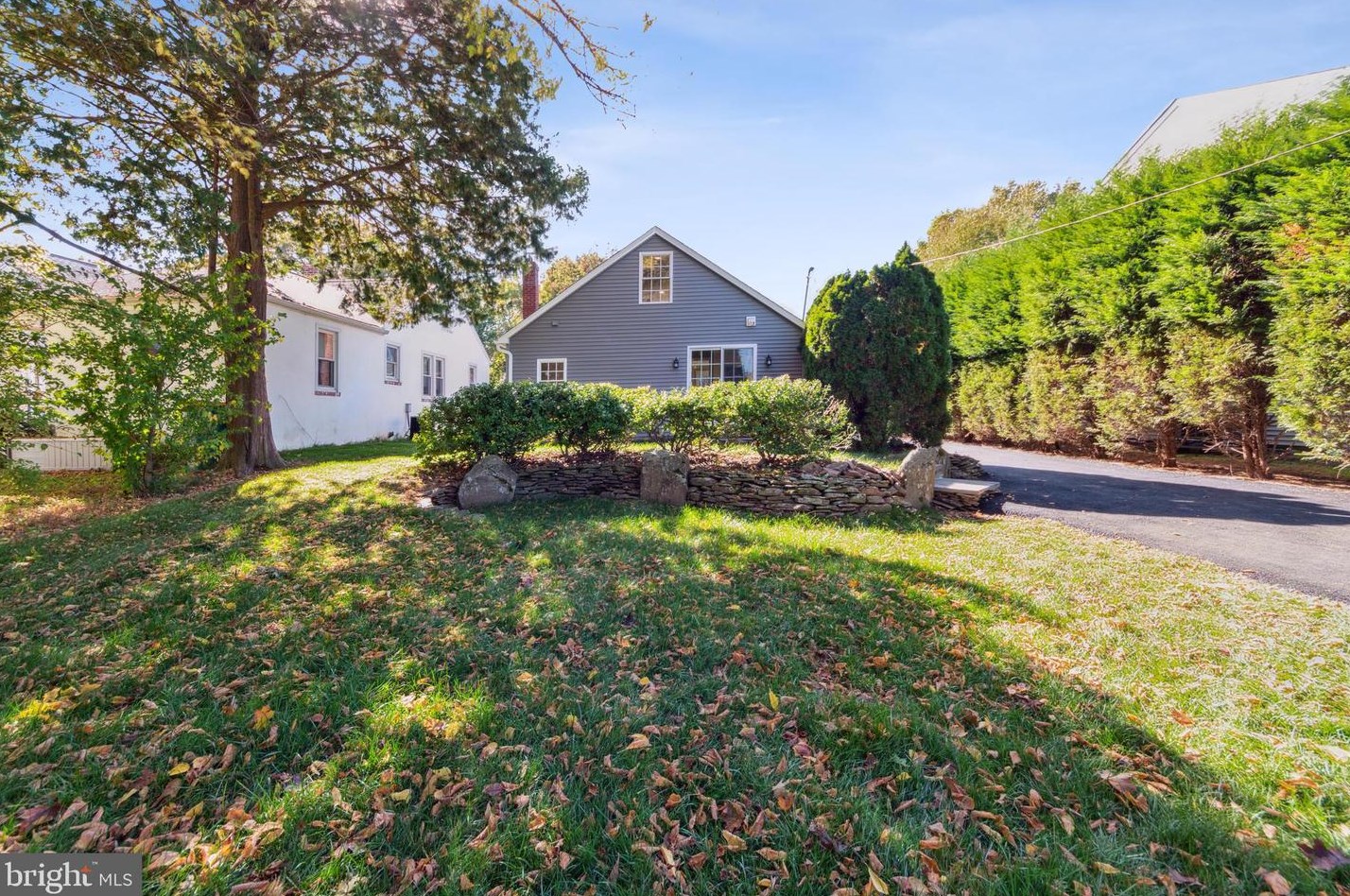 425 Lafayette St, Upper Makefield PA 18940-2133 exterior