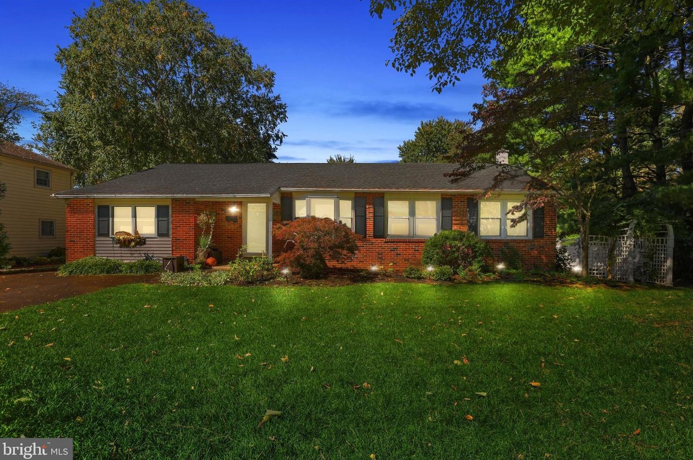 17 Miller Ave, Gardenville, PA