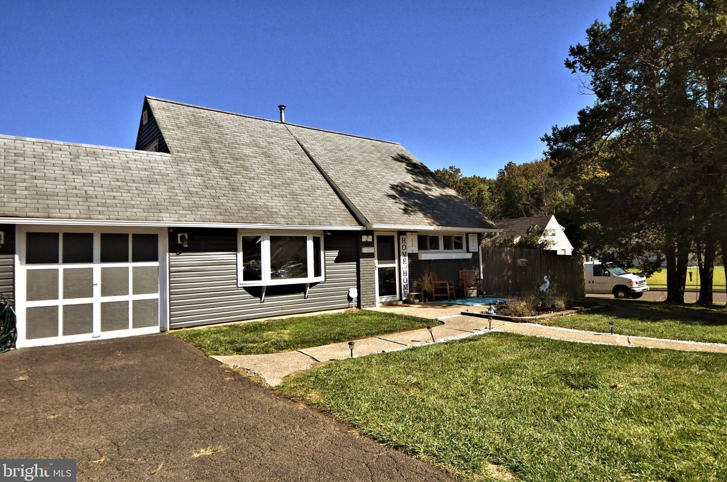 2 Misty Pine Rd, Levittown, PA 19056-3628