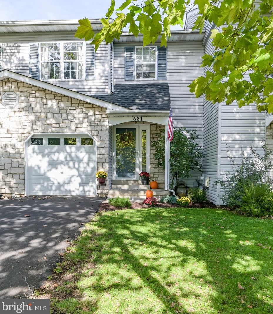 681 Deer Run Rd, Perkasie, PA 18944-2357