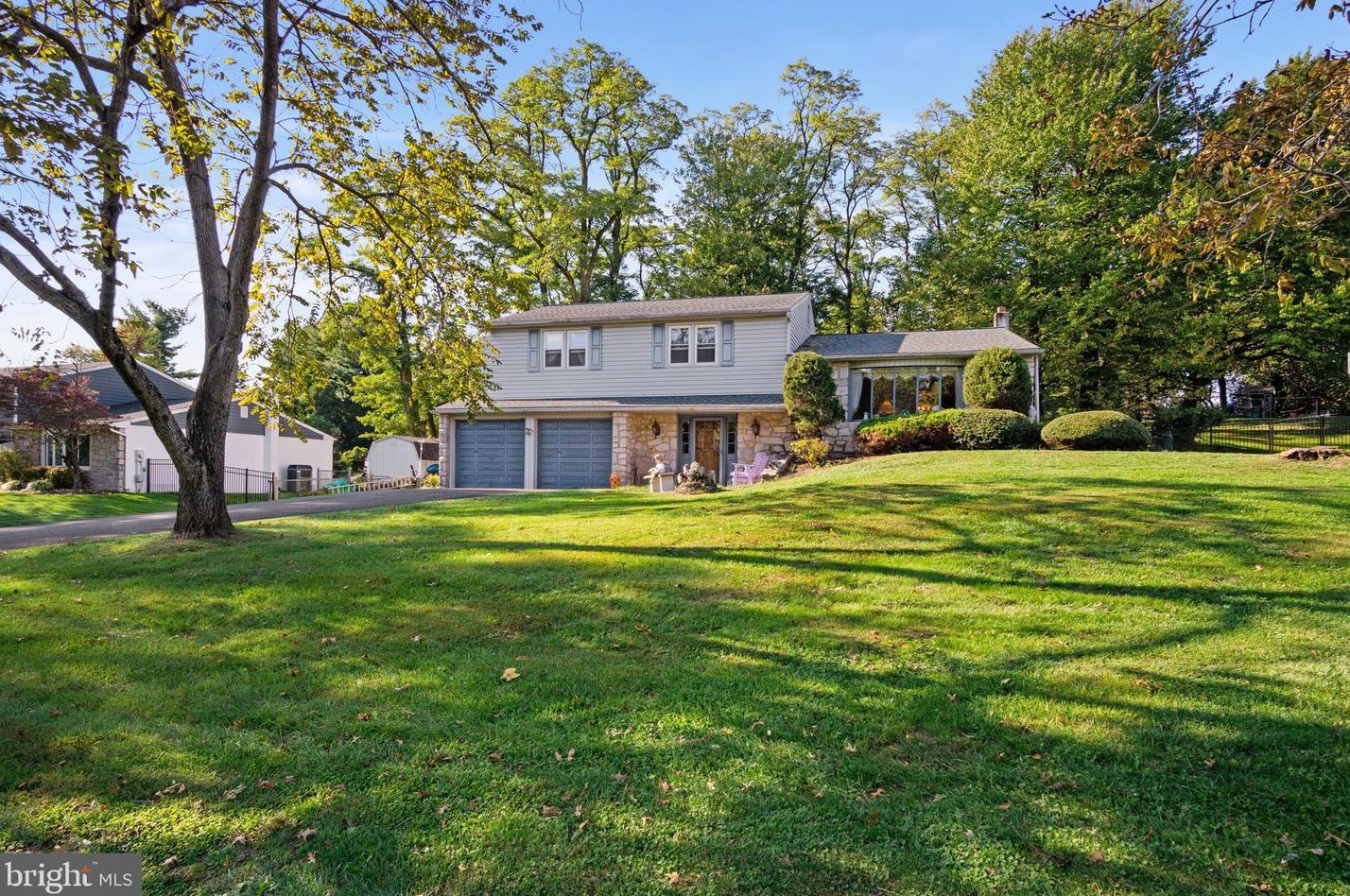 37 Windmill Dr, Southampton, PA 18966-2328