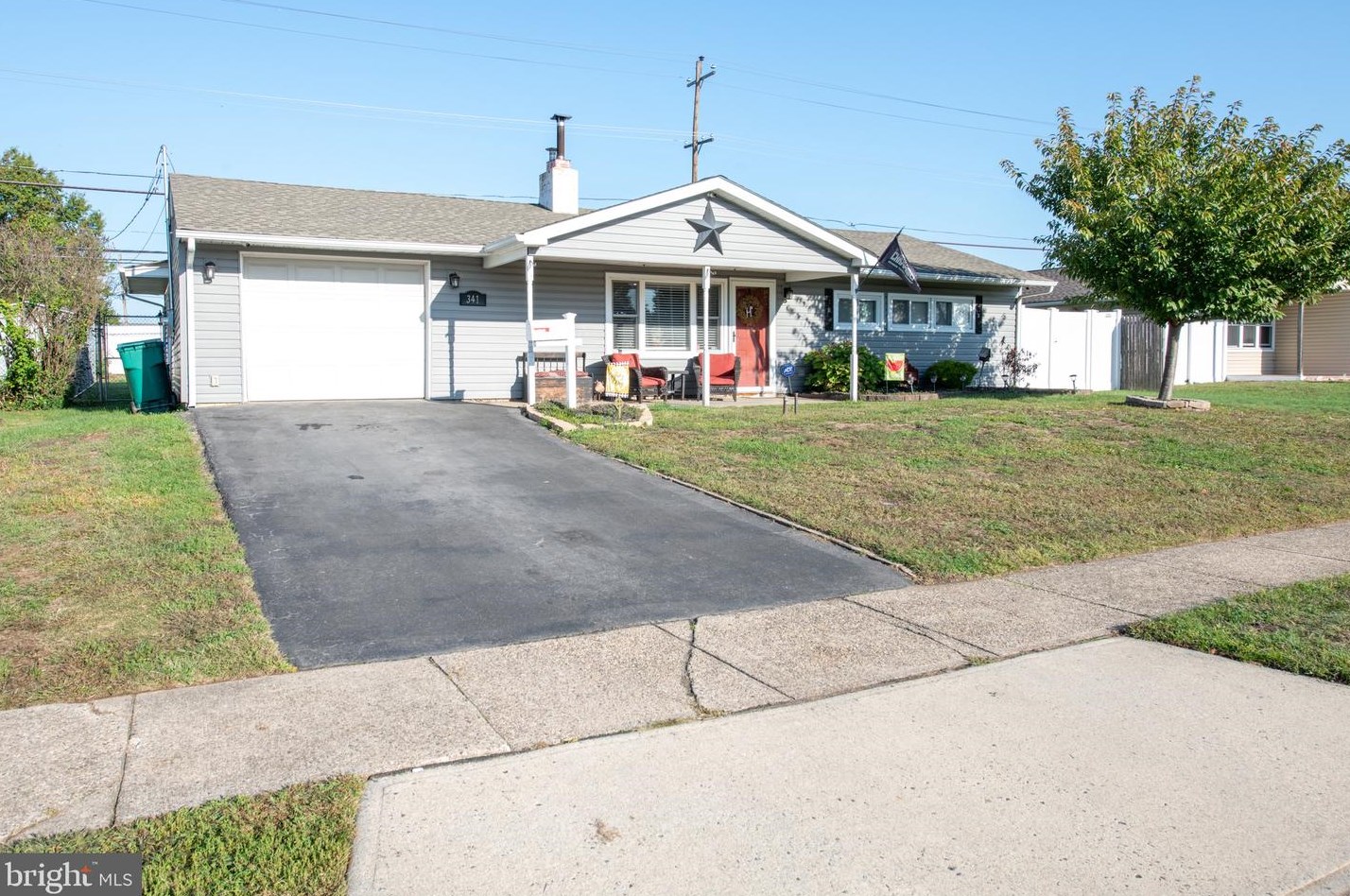 341 Stonybrook Dr, Levittown, PA 19055-2015