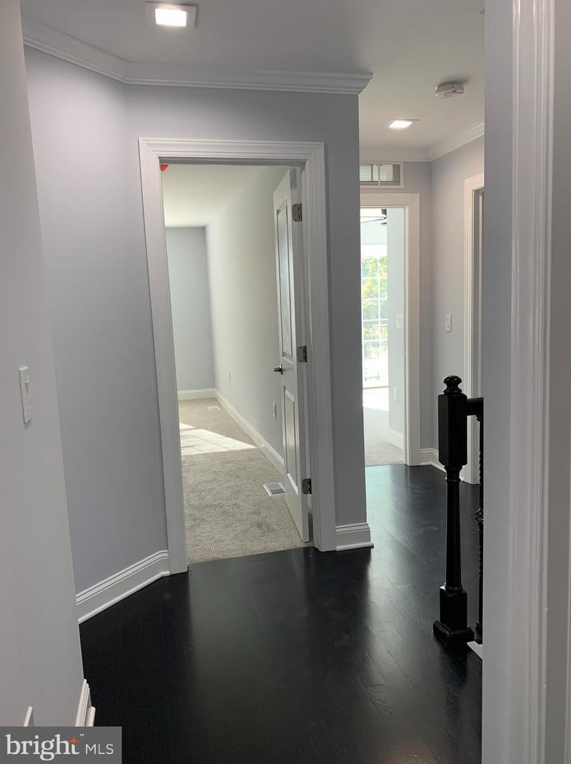 9 Edgewood Ln, Levittown PA  19054-3211 exterior