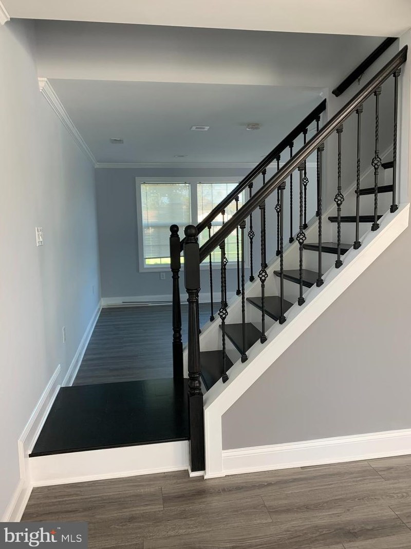 9 Edgewood Ln, Levittown PA  19054-3211 exterior