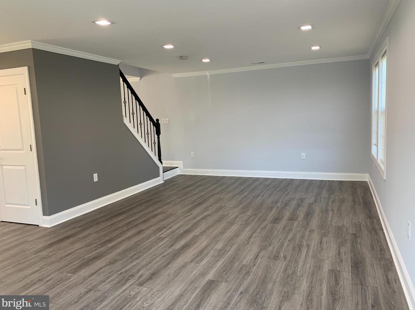 9 Edgewood Ln, Levittown PA  19054-3211 exterior