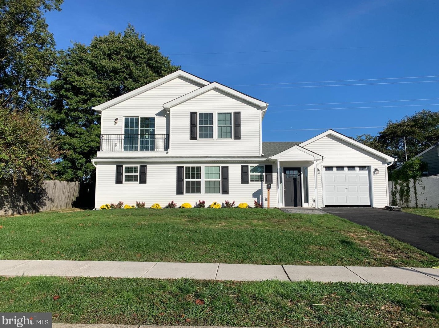 9 Edgewood Ln, Levittown PA  19054-3211 exterior