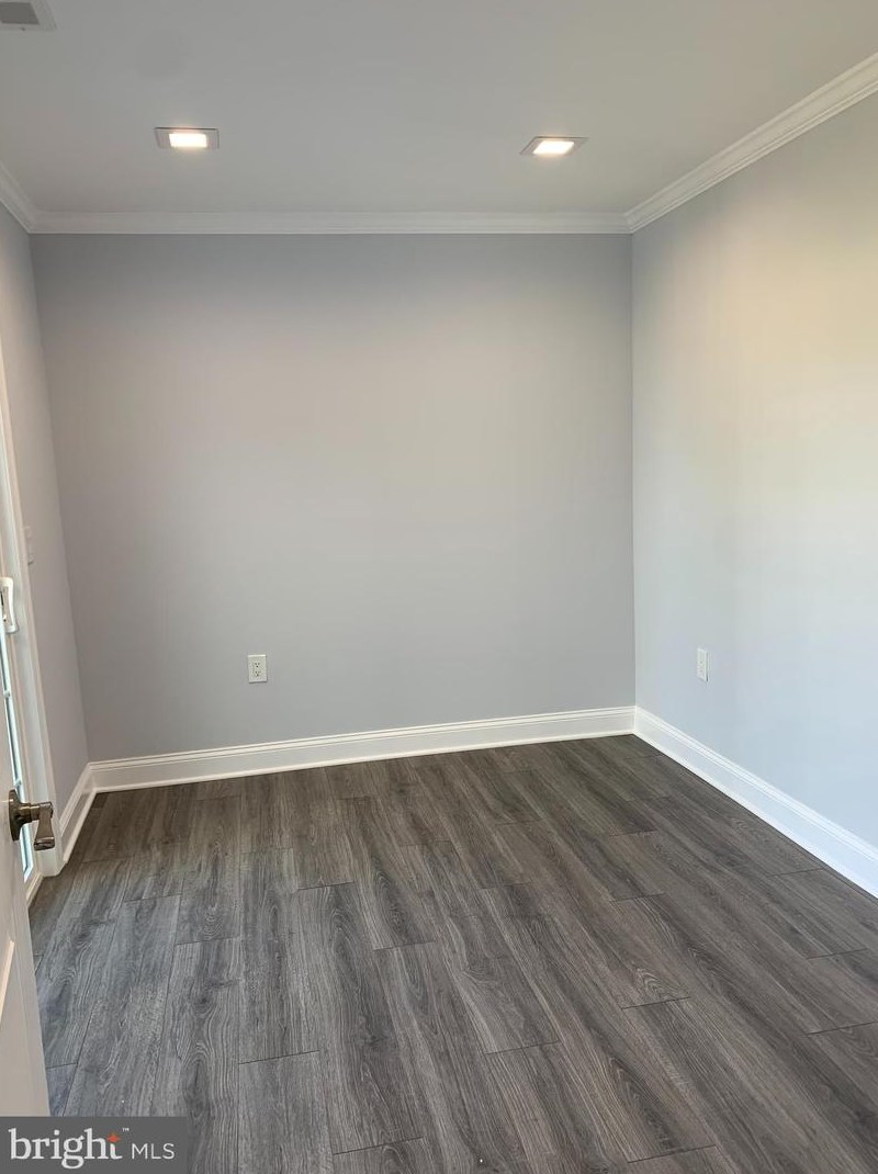 9 Edgewood Ln, Levittown PA  19054-3211 exterior