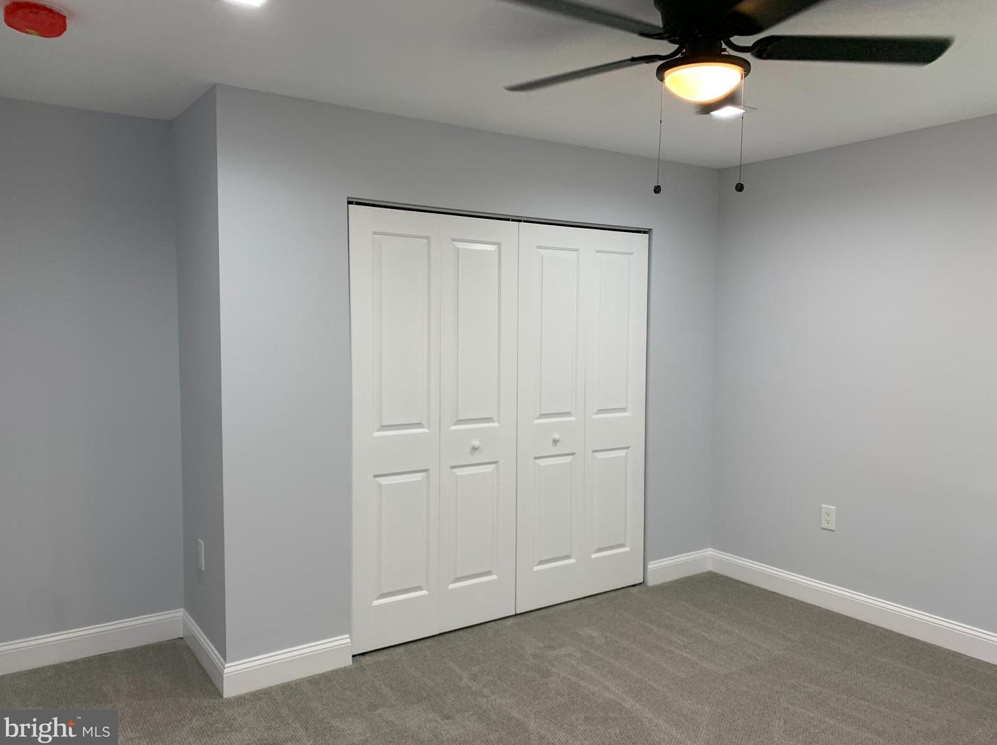 9 Edgewood Ln, Levittown PA  19054-3211 exterior