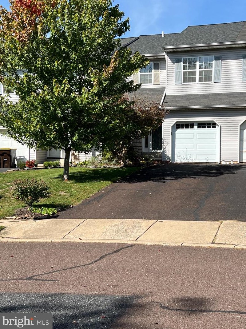 8 Deer Run Rd, Perkasie, PA 18944-2369