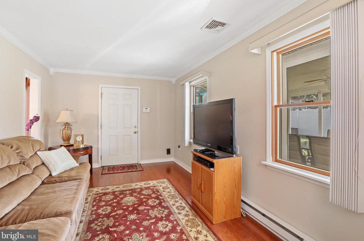 6 Quarter Turn, Levittown PA 19057-1935 exterior