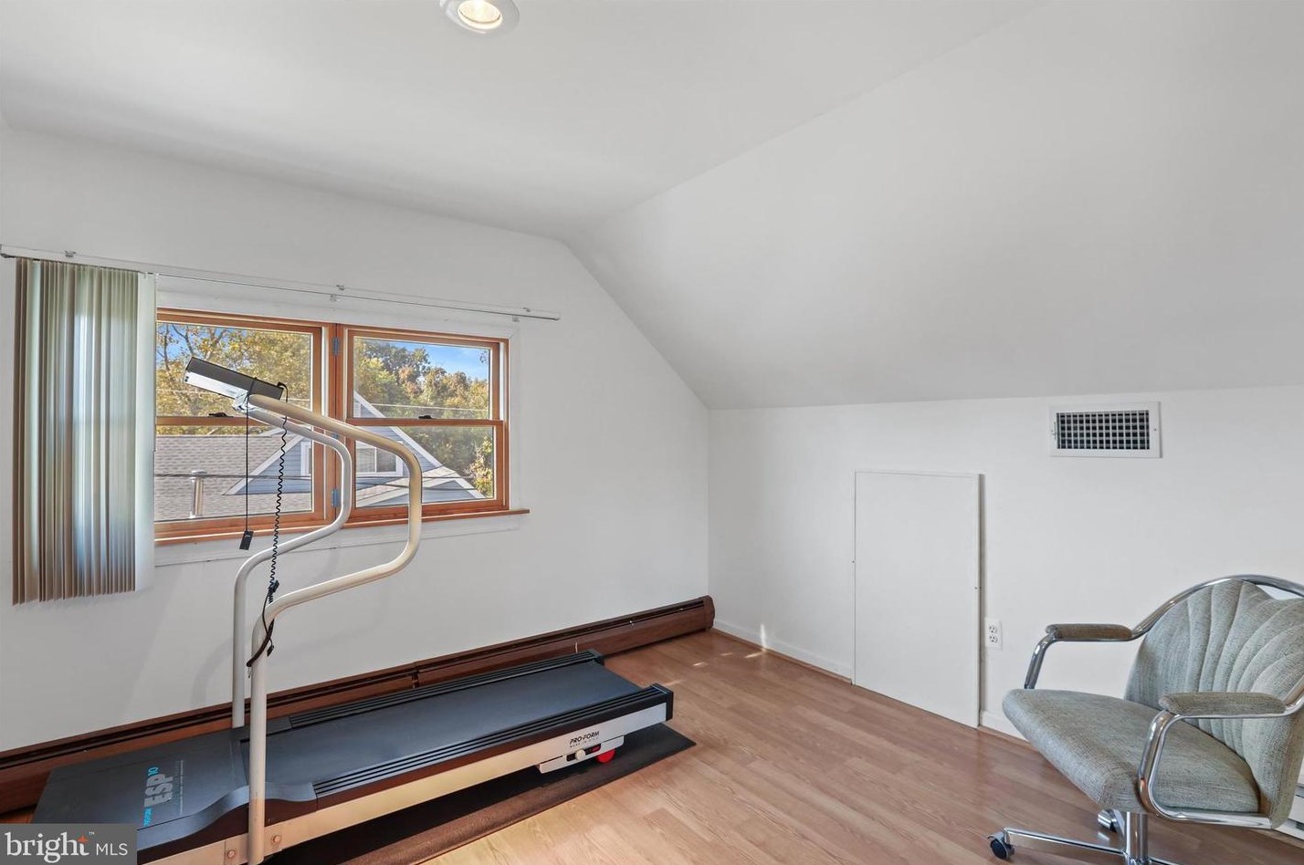 6 Quarter Turn, Levittown PA 19057-1935 exterior