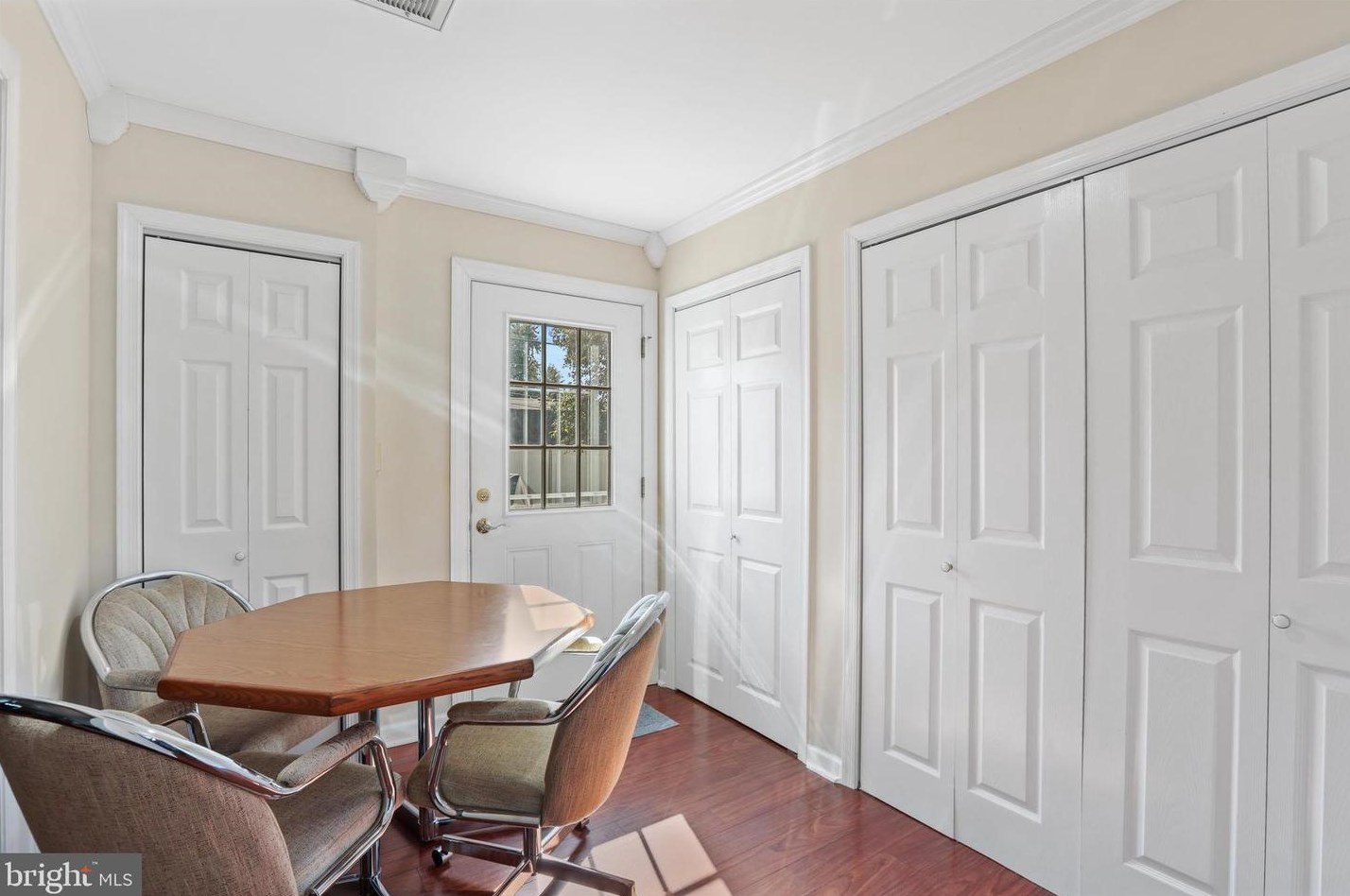 6 Quarter Turn, Levittown PA 19057-1935 exterior