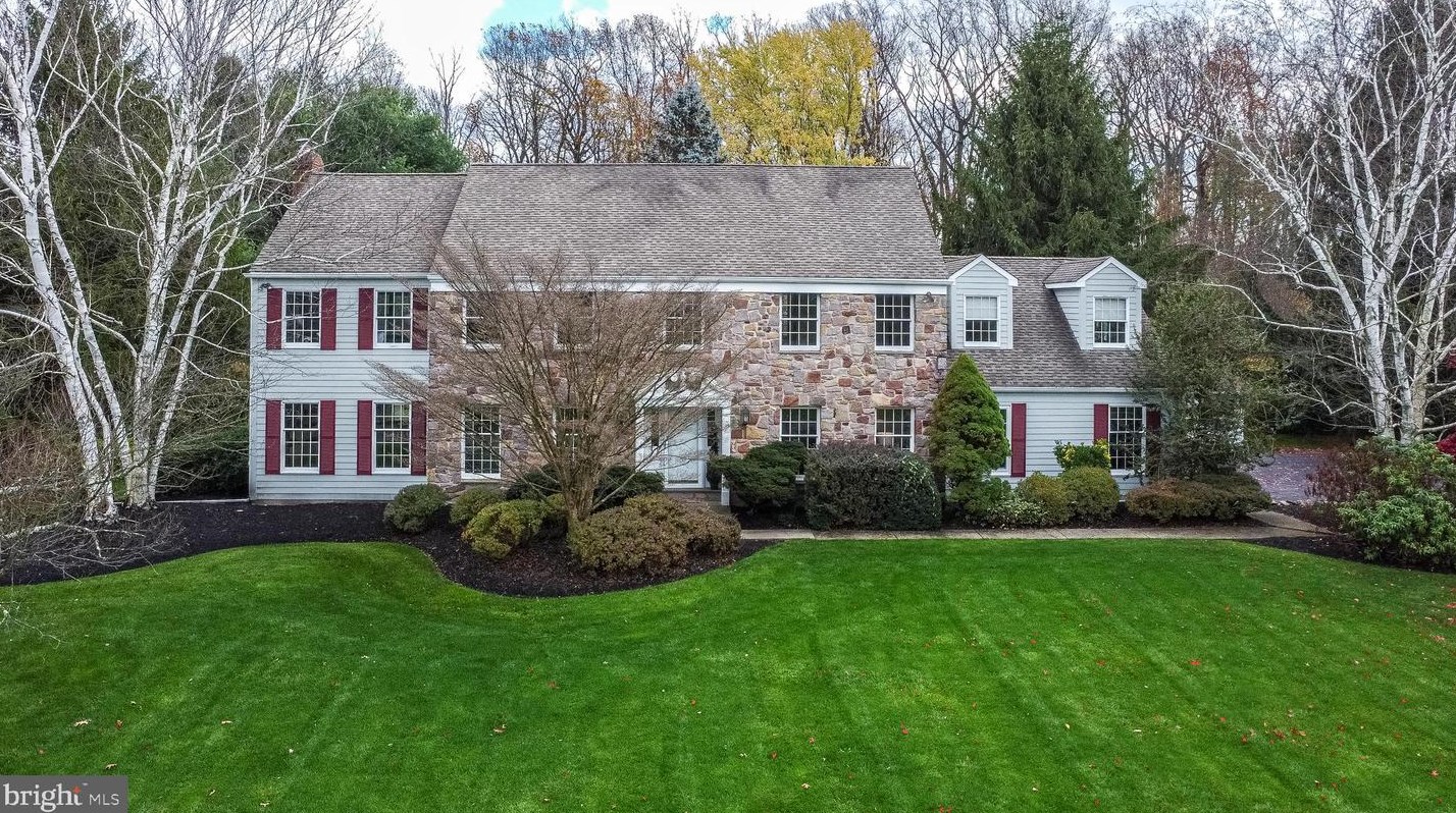 5966 Shetland Dr, Gardenville, PA