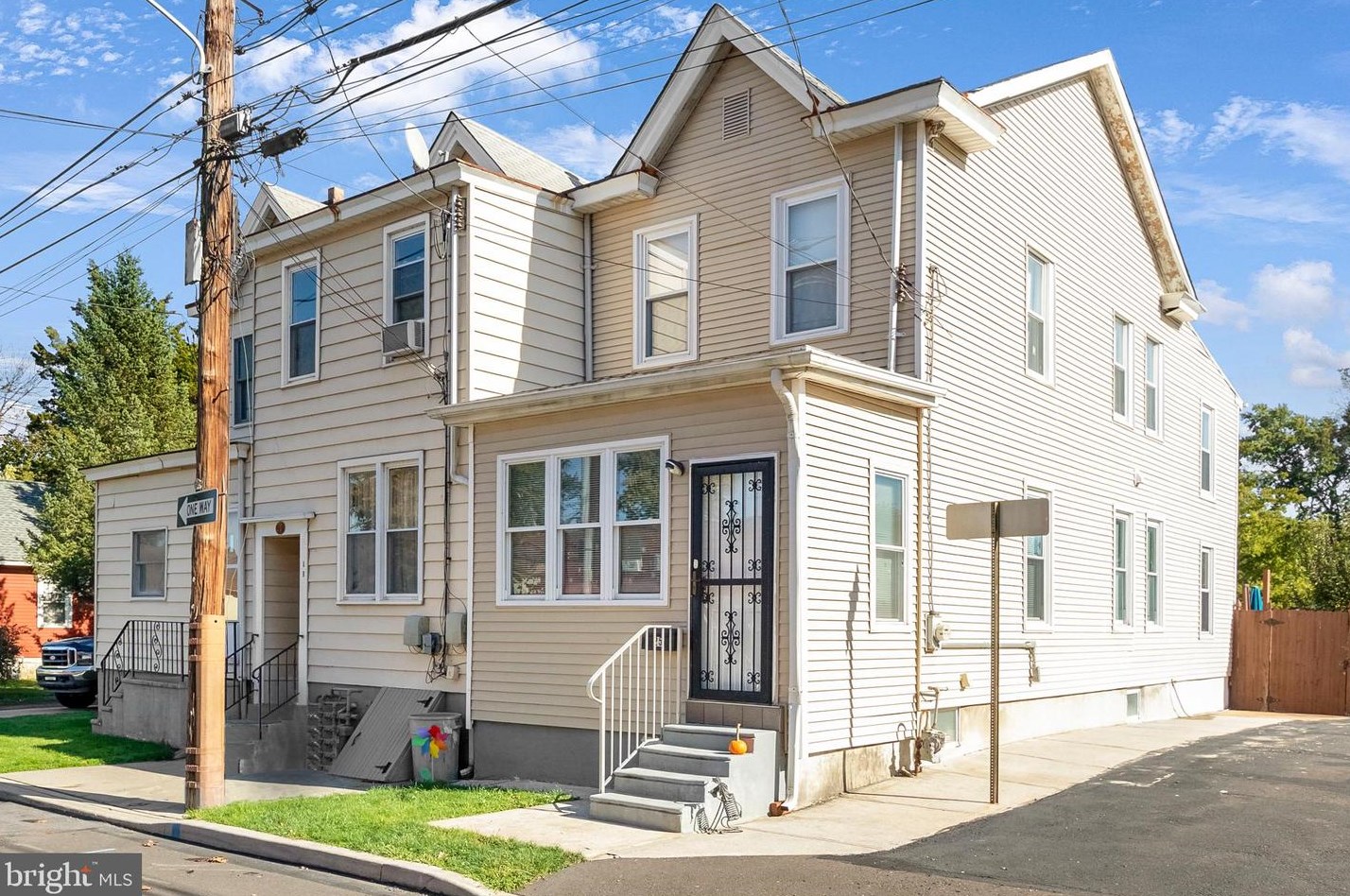 25 E Maple Ave, Yardley, PA 19067
