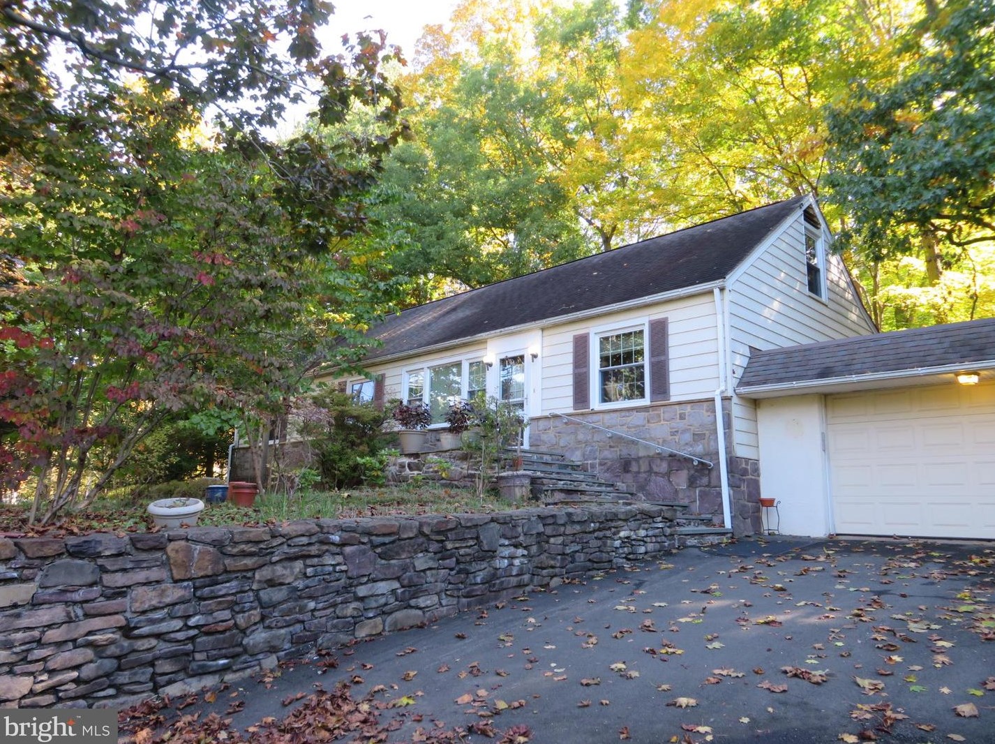 3702 Windy Bush Rd, New Hope, PA 18938-9308