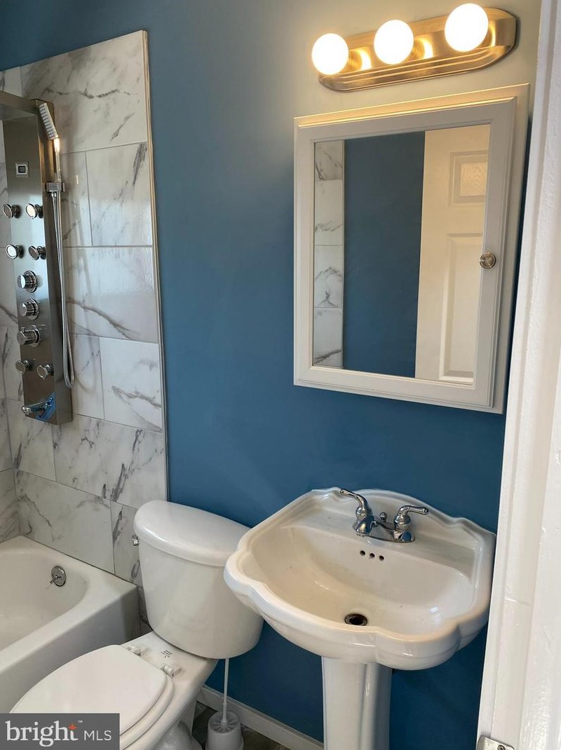 5 Tapered Oak Ln, Levittown PA  19054-2223 exterior