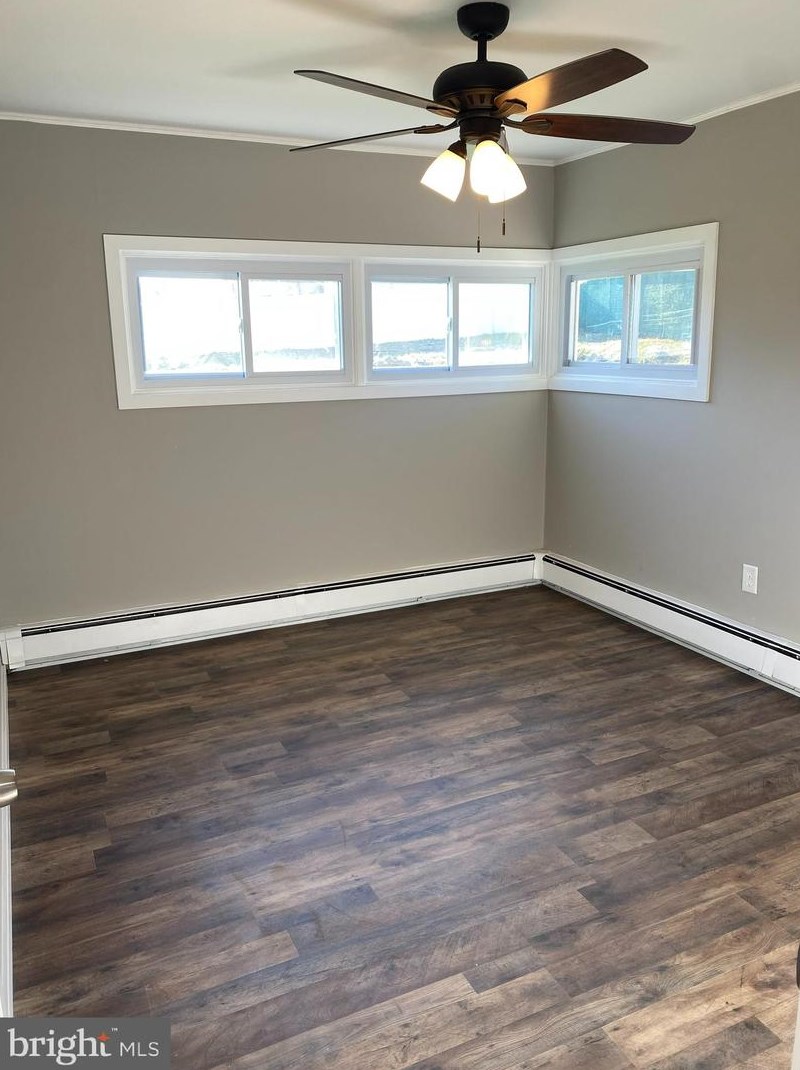 5 Tapered Oak Ln, Levittown PA  19054-2223 exterior