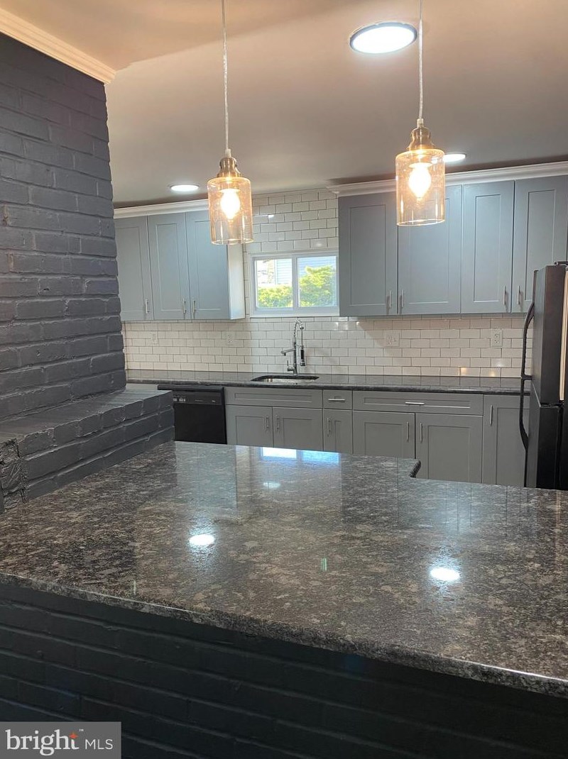 5 Tapered Oak Ln, Levittown PA  19054-2223 exterior