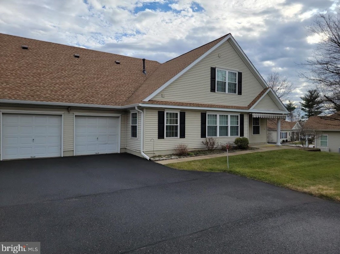 15 Avenrowe Ct, Fairless Hills, PA 19030-4406
