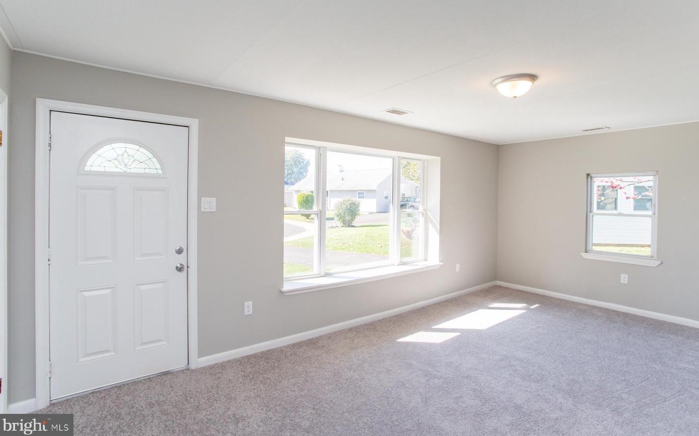 218 Chelsea Cir, Fairless Hills, PA 19030-2205
