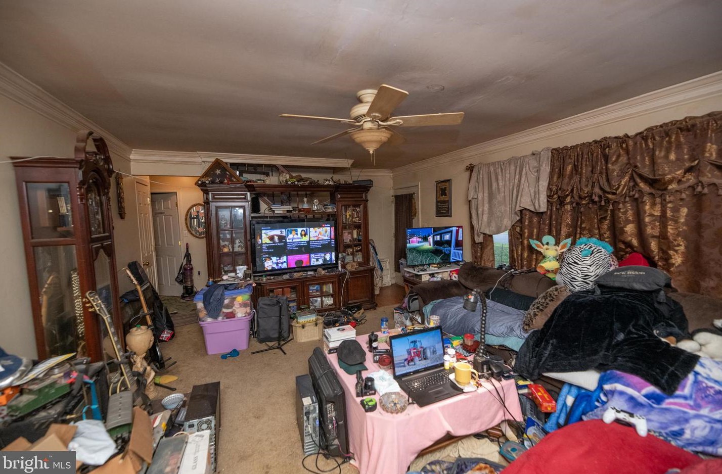18 Kingapple Ln, Levittown, PA 19055-2411
