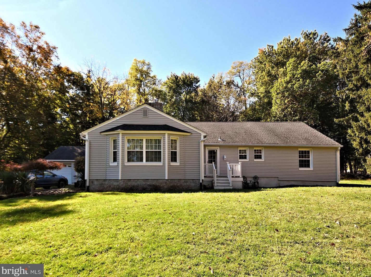 74 Barberry Ln, Southampton, PA 18966