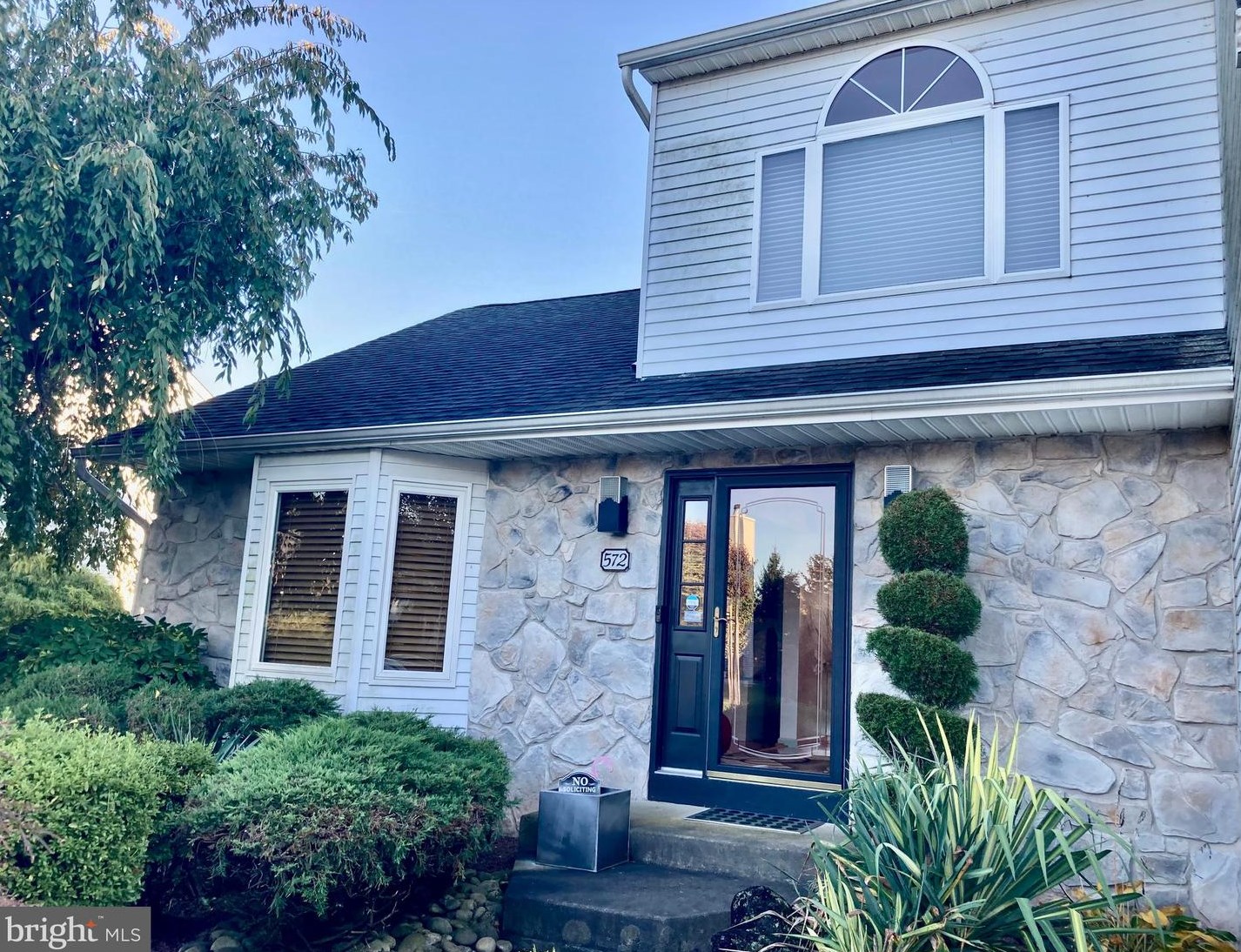 572 Grant St, Upper Makefield, PA 18940-1800