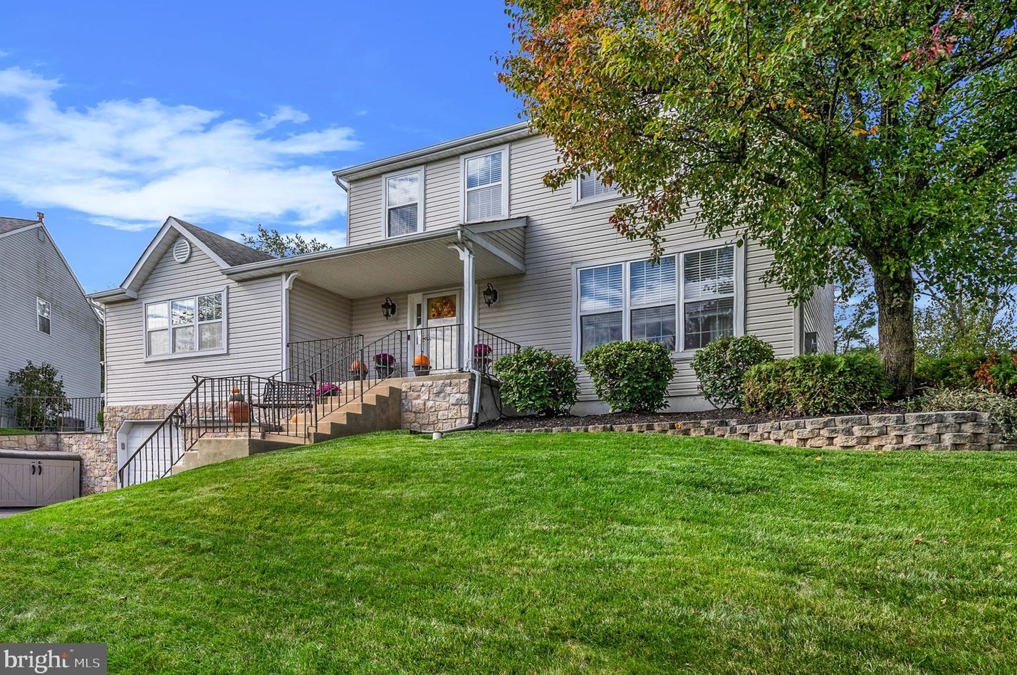 36 Patriot Dr, Chalfont PA  18914-2951 exterior