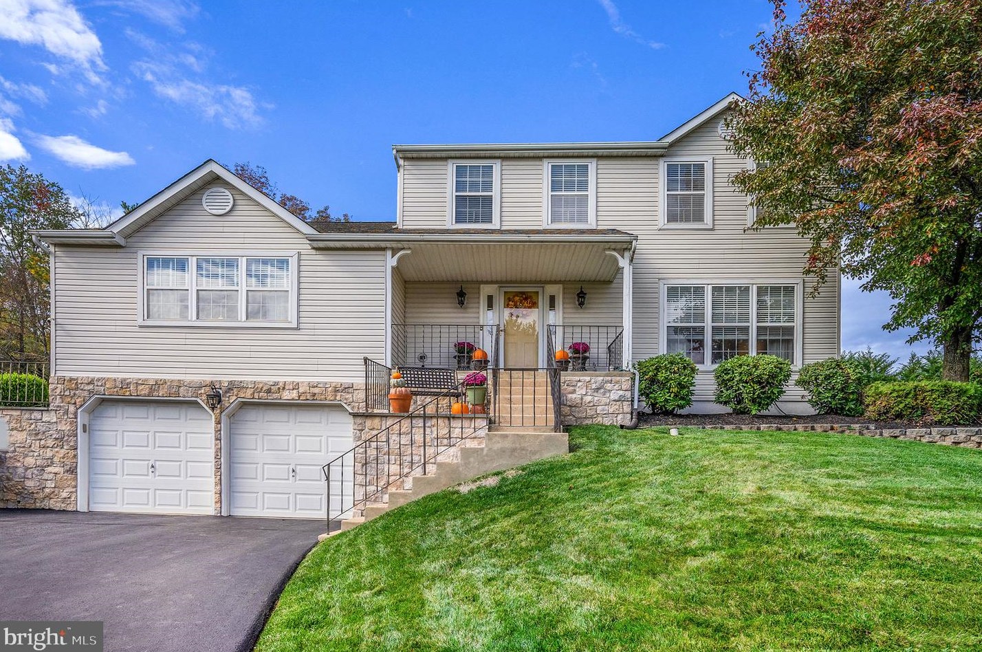36 Patriot Dr, Chalfont, PA 18914-2951