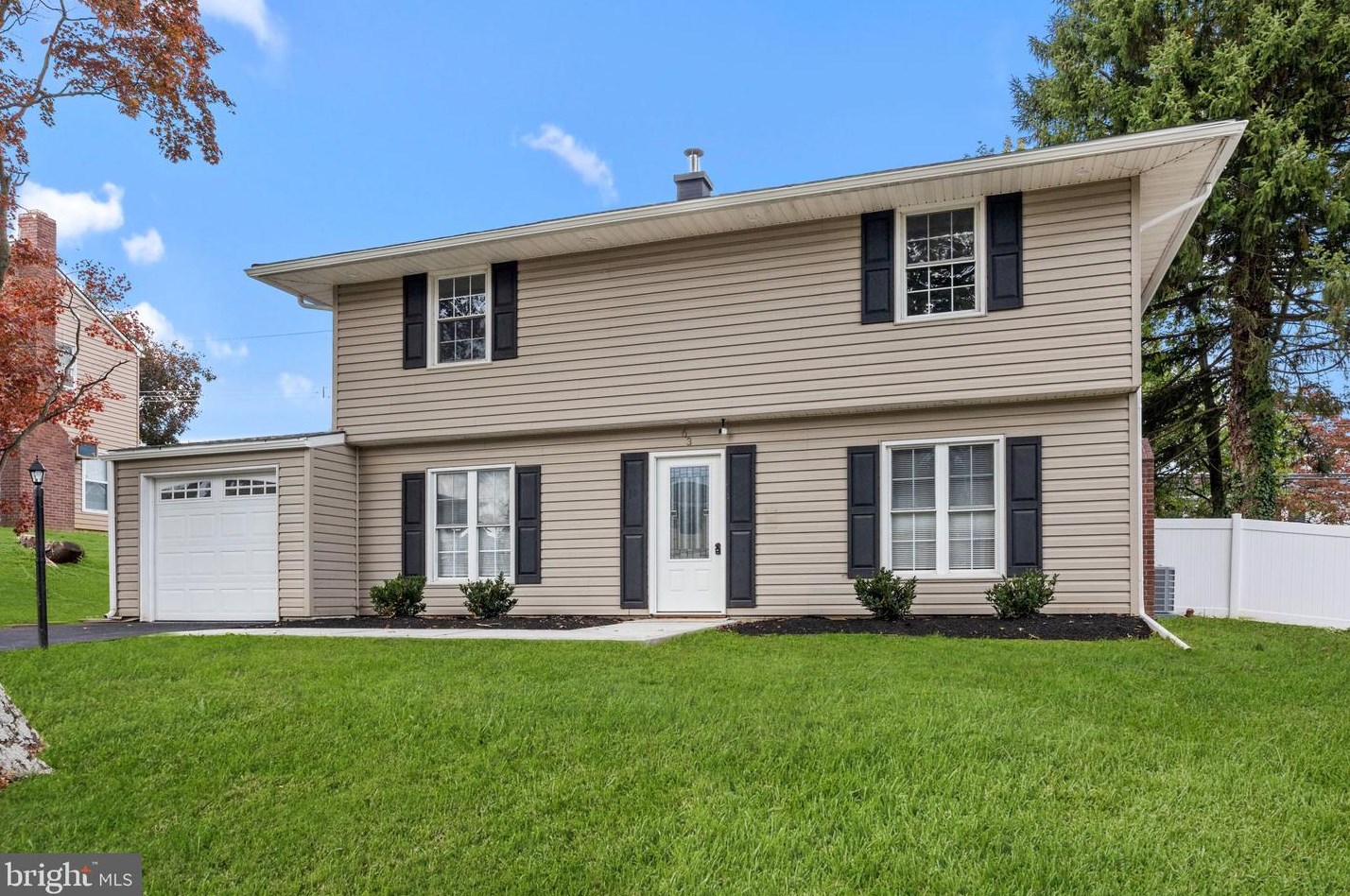 63 Turf Rd, Levittown, PA 19056-1519