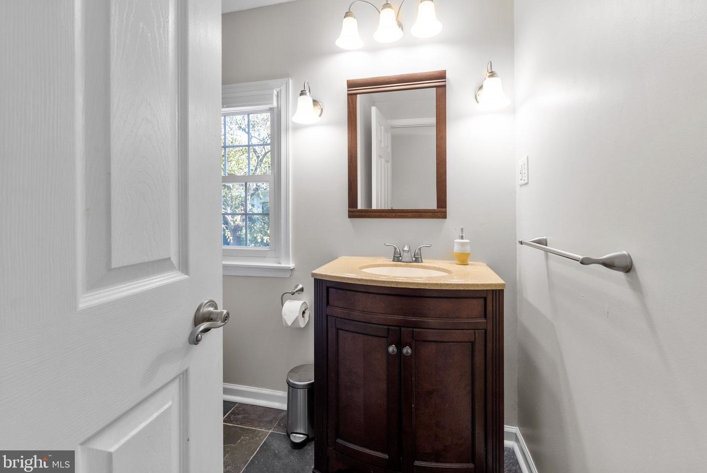 107 Frost Ln, Upper Makefield PA 18940-2010 exterior