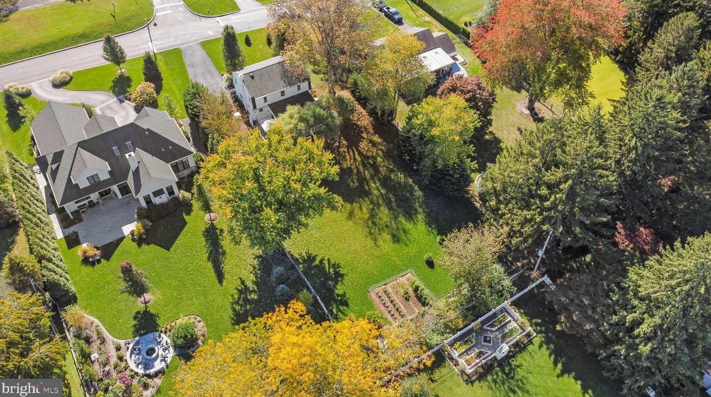 107 Frost Ln, Upper Makefield PA 18940-2010 exterior