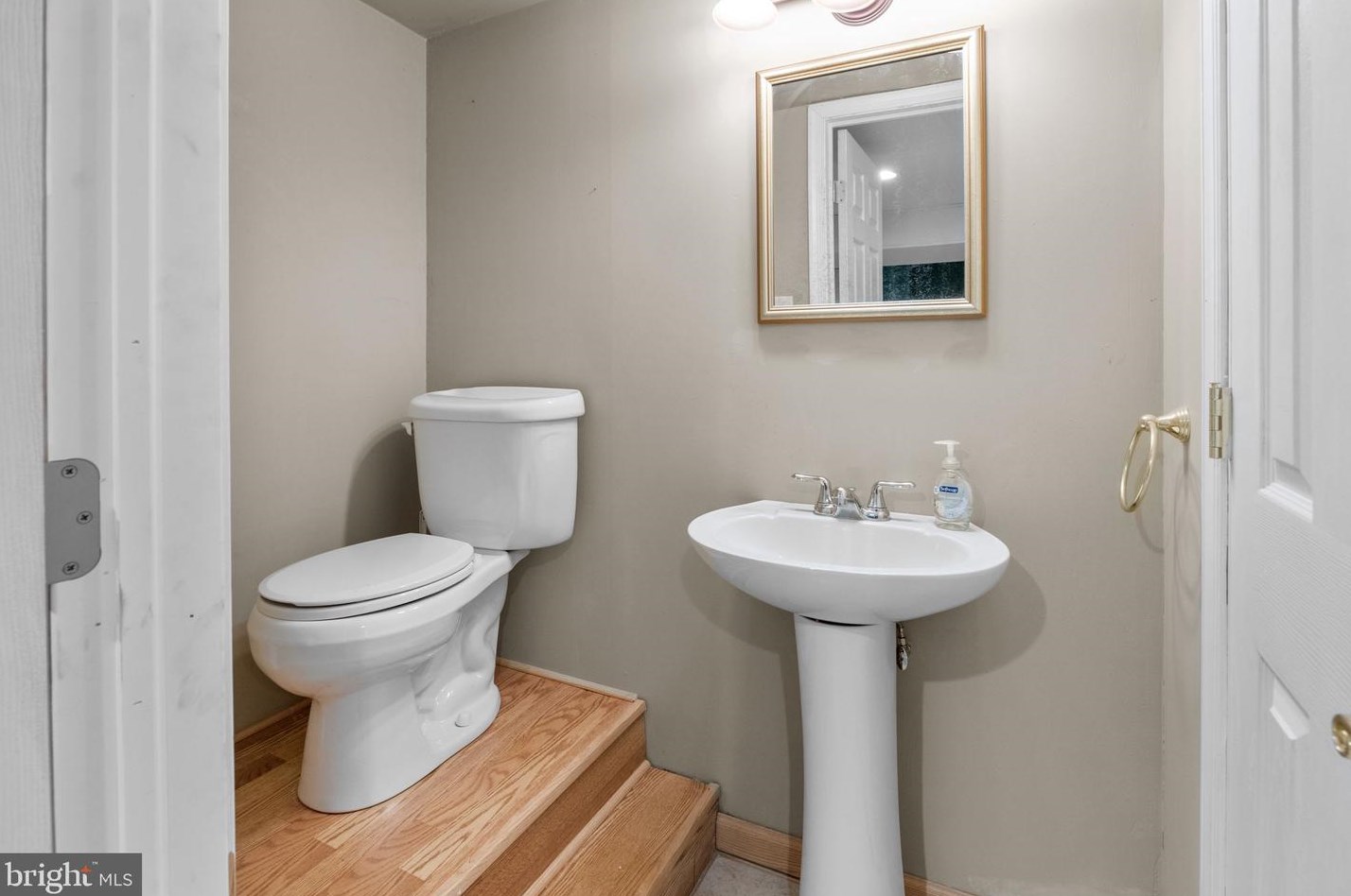 107 Frost Ln, Upper Makefield PA 18940-2010 exterior