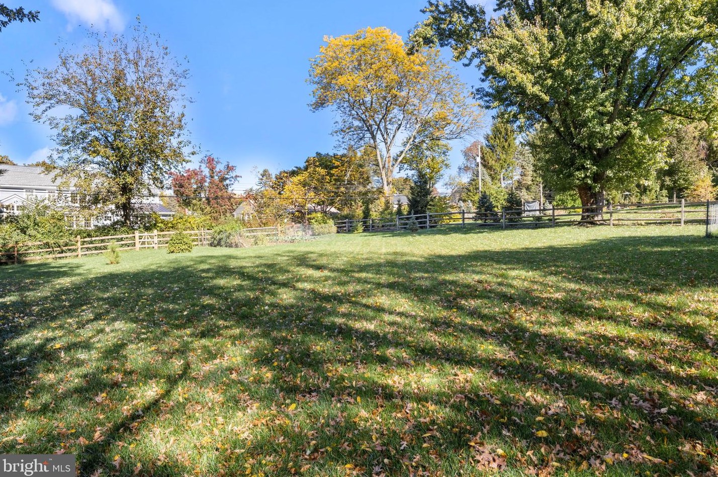 107 Frost Ln, Upper Makefield PA 18940-2010 exterior