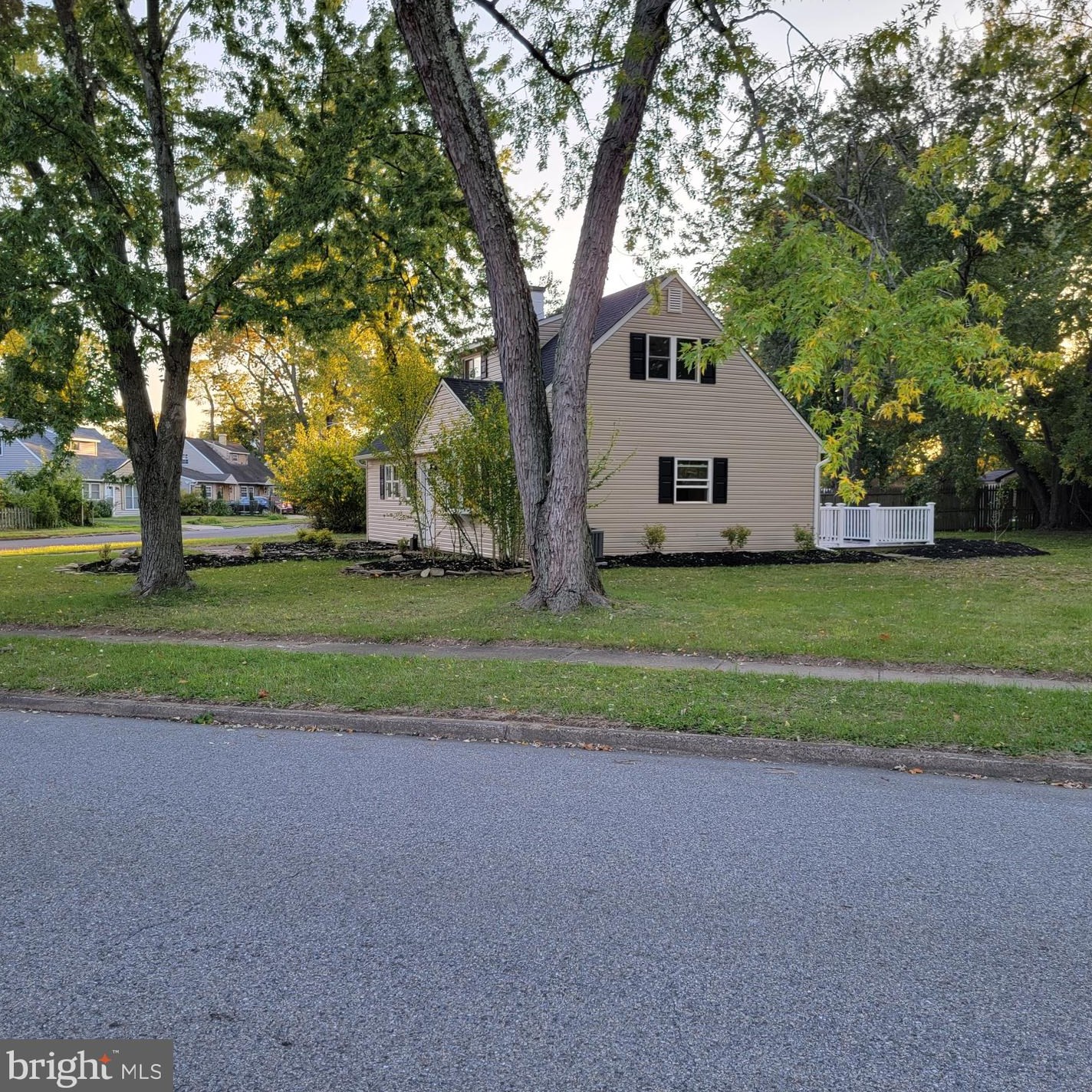 695 Carlisle Dr, Yardley, PA 19067