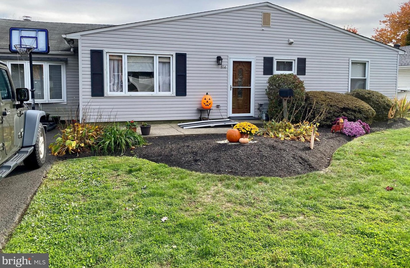 814 Trenton Rd, Fairless Hills, PA 19030-2502