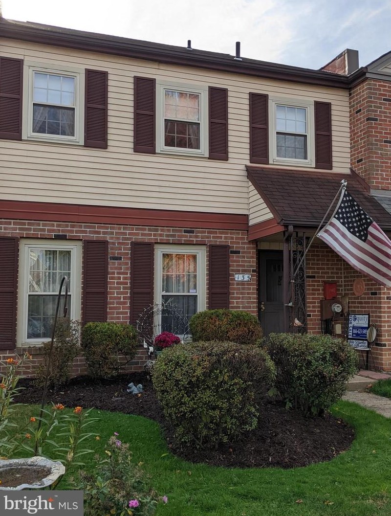 135 Garrison Ct, Langhorne, PA 19047-1649