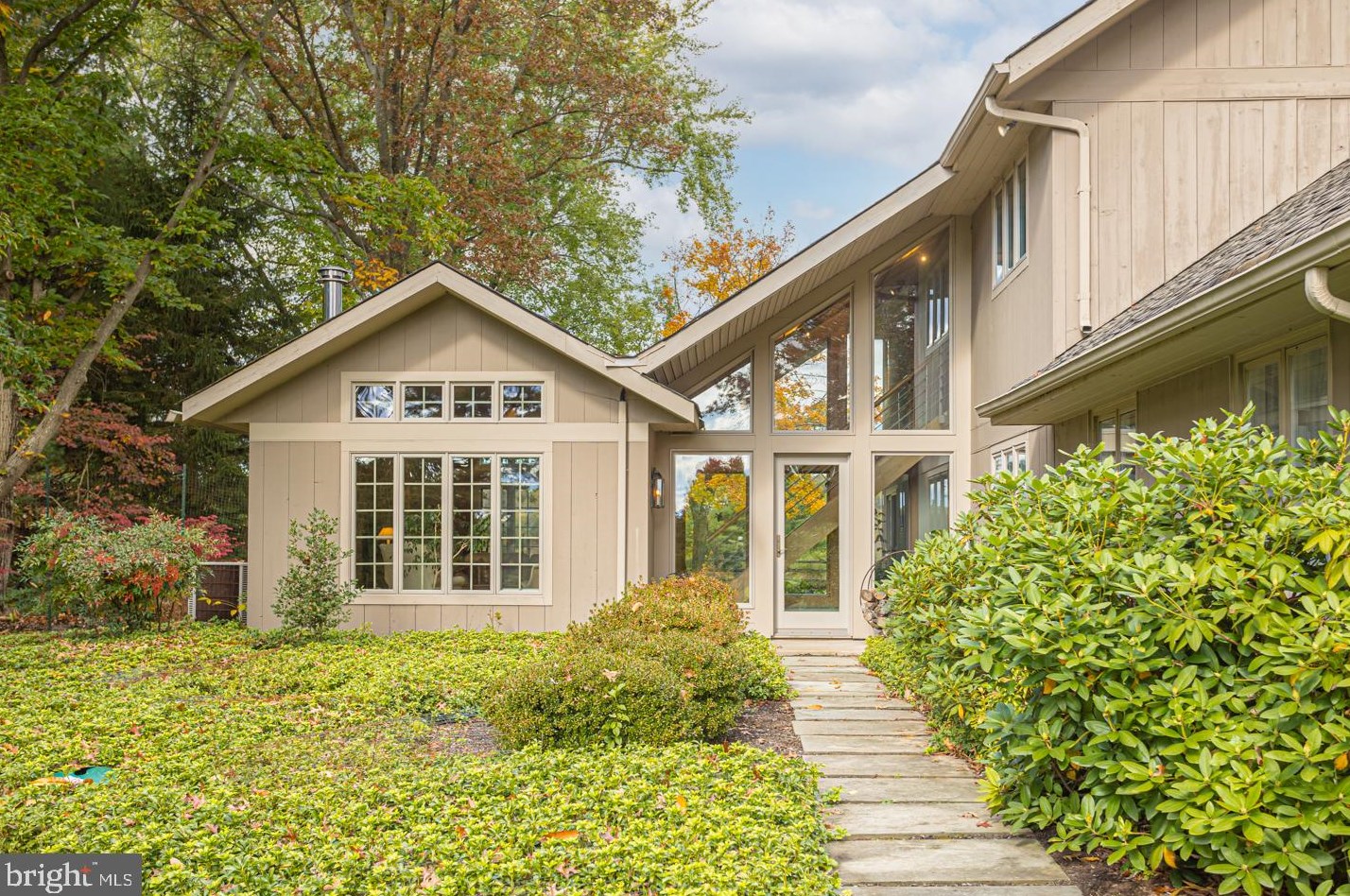 5997 Stovers Mill Rd, Gardenville, PA