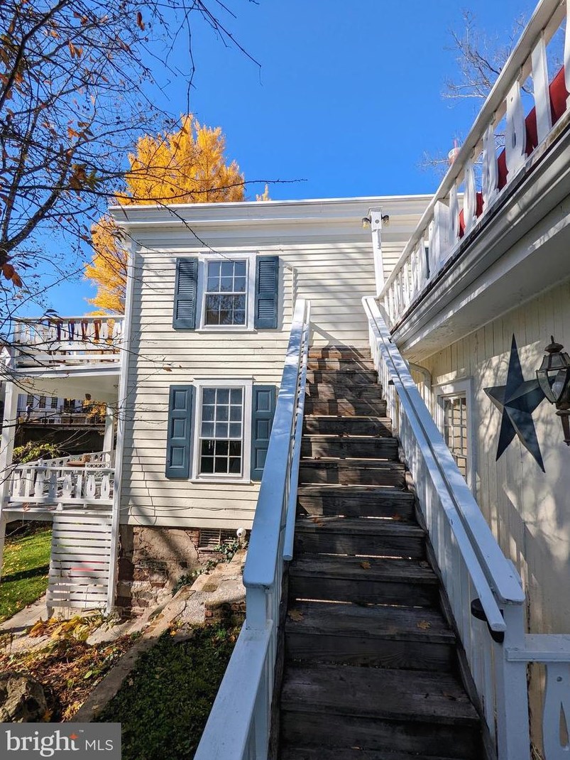 15 Ferry St, New Hope PA  18938-1351 exterior