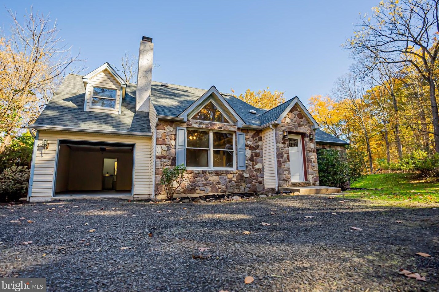 843 Almshouse Rd, Gardenville, PA 18901