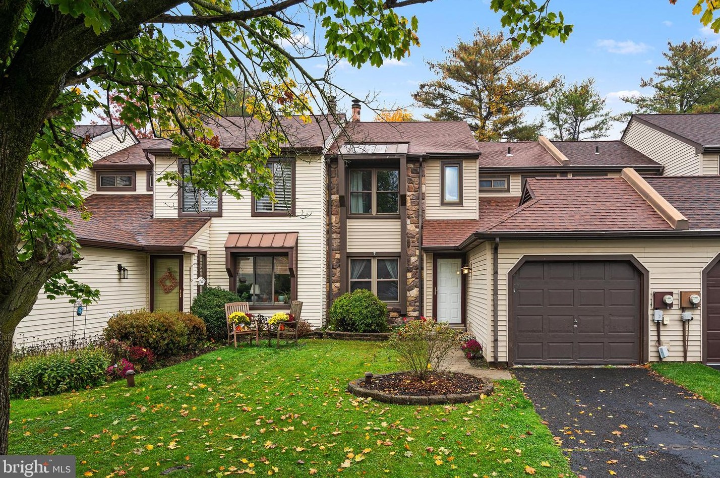 153 Oakridge Dr, Langhorne, PA 19047-1006