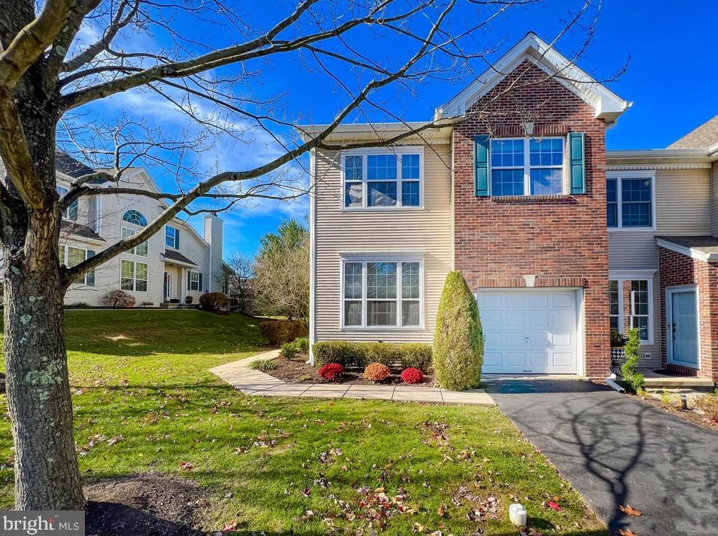 16 Dispatch Dr, Washington Crossing, PA 18977