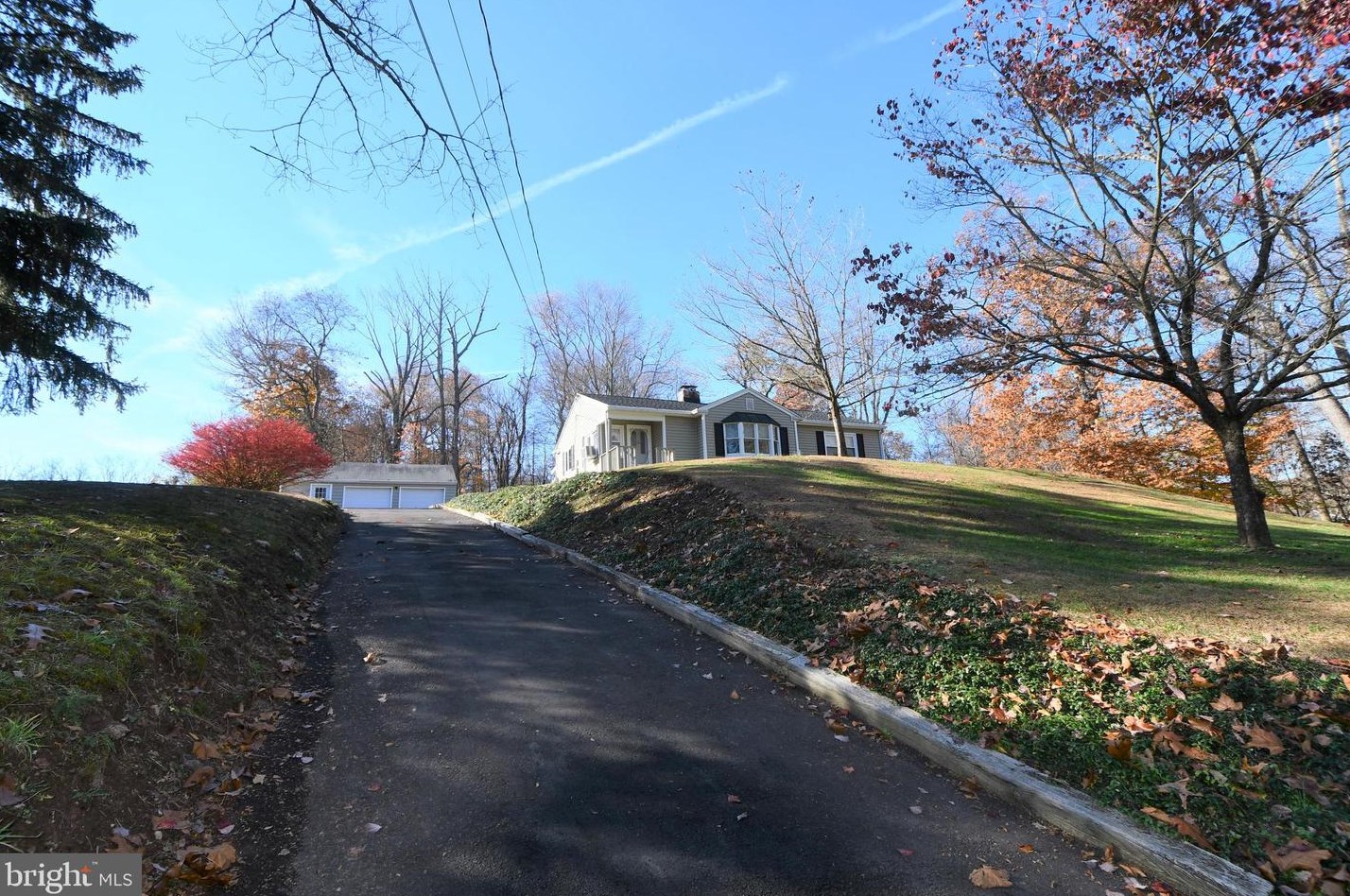 3033 Windy Bush Rd, New Hope, PA 18938-9235